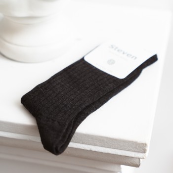 Skarpetki bezuciskowe z wełny merynosów grafitowe