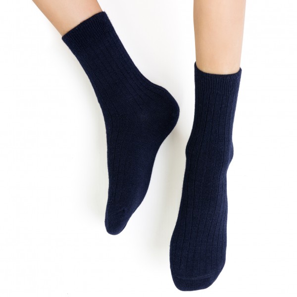 Skarpetki z wełny merynosów bezuciskowe w prążki granatowe