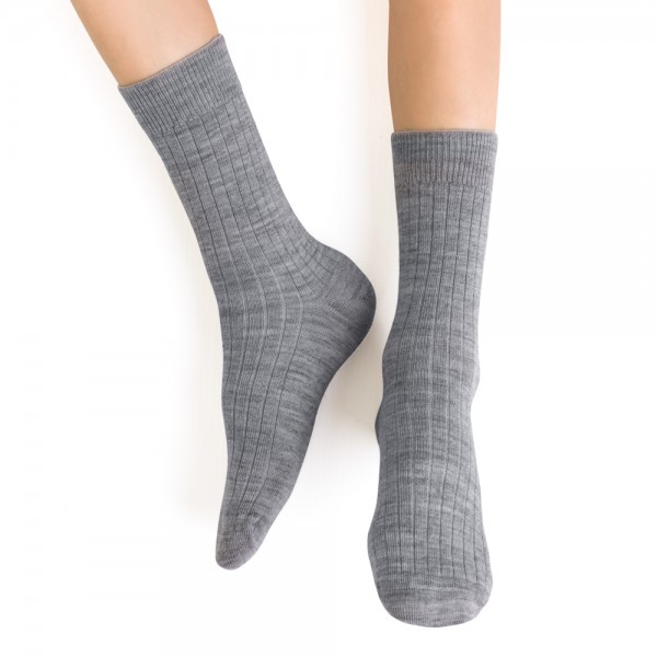 Skarpetki z wełny merynosów bezuciskowe w prążki szare