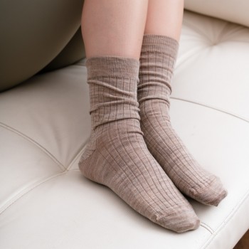 Skarpetki bezuciskowe z wełny merynosów beżowe