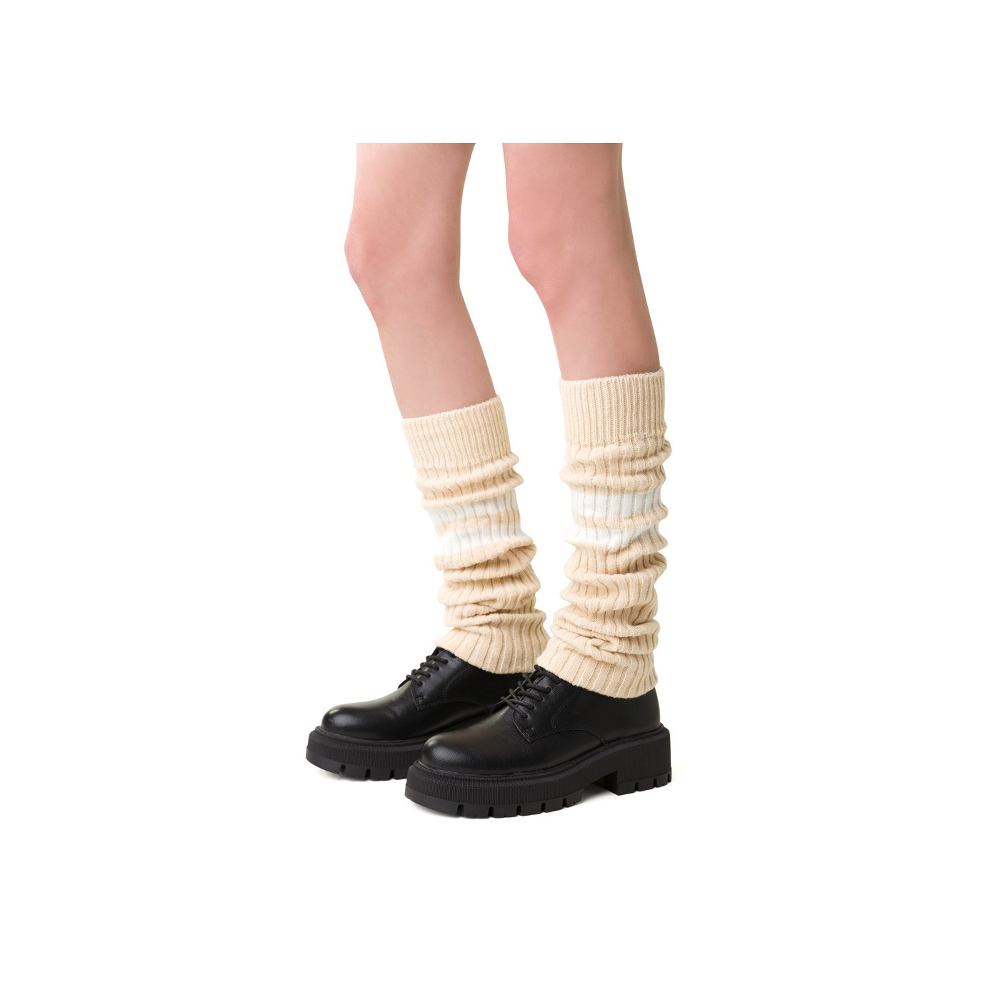 Modne ocieplacze na buty w paski w kolorze wanilii