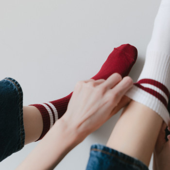 Skarpetki sportowe bordowe z paskami