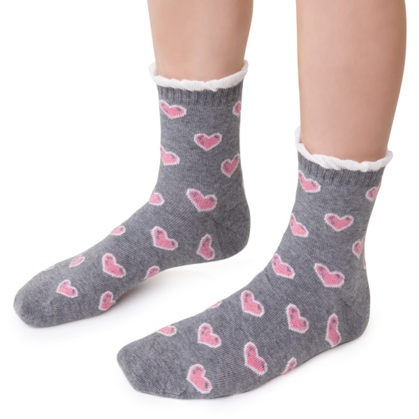 Skarpetki w serca z falbanką