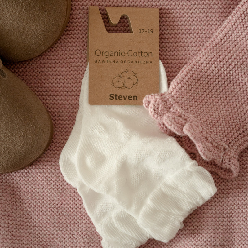 skarpetki dla niemowlaka z bawełny organicznej w delikatny wzór serc