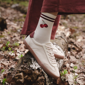 Skarpetki z wiśnią ecru