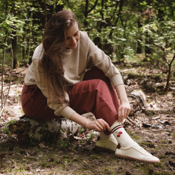 Skarpetki z wiśnią ecru