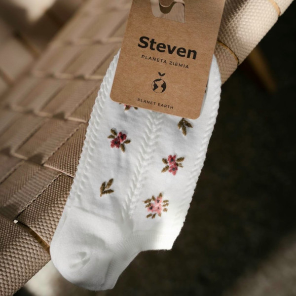 Stopki ecru w kwiaty