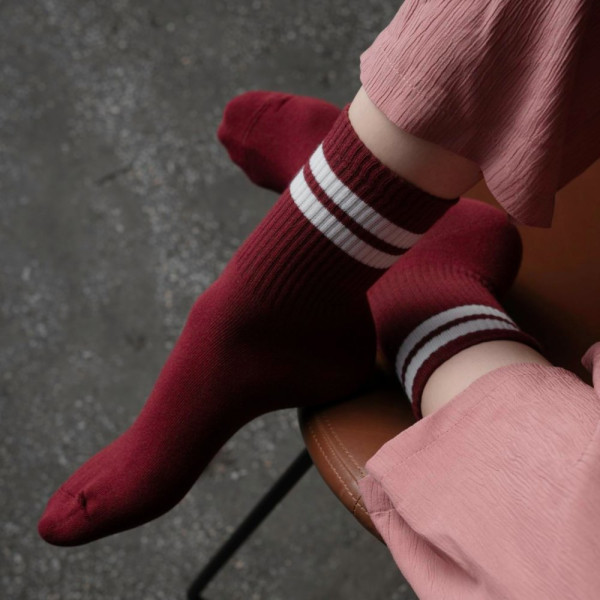 Skarpetki sportowe bordowe z paskami