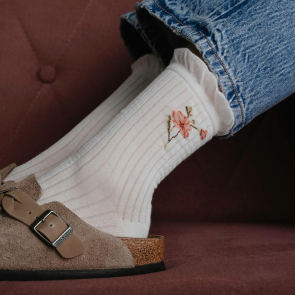 Skarpetki retro ecru z falbanką