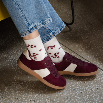 Skarpetki w kwiatki ecru