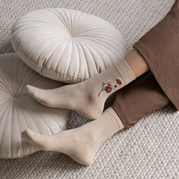 Skarpetki bawełniane w kwiatki jasnobeżowe