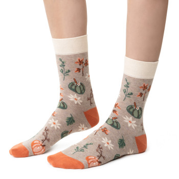 Skarpetki beżowe w dynie