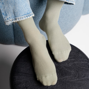 Skarpetki bezuciskowe jasnooliwkowe