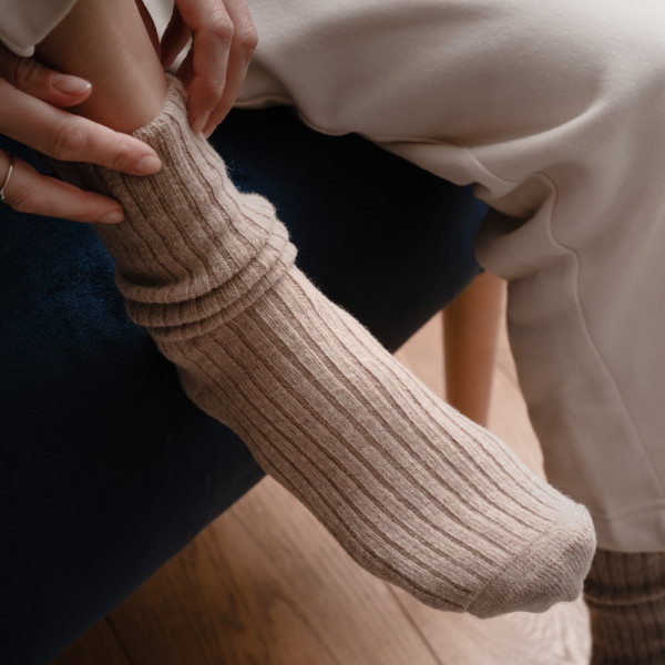 Skarpetki z wełny jagnięcej w prążki melanż beż