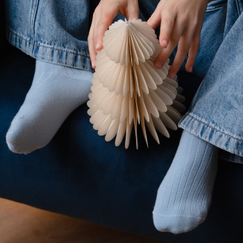 Skarpetki z wełny merynosów bezuciskowe w prążki błękitne