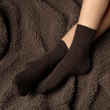 Skarpetki z wełny merynosów bezuciskowe w prążki melanż brąz