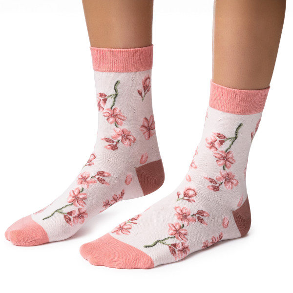 Skarpetki różowe w kwiaty