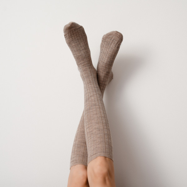 Podkolanówki z wełny merynosów w prążek beżowe