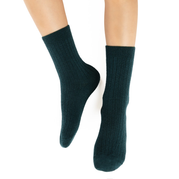Skarpetki z wełny merynosów bezuciskowe w prążki zielone