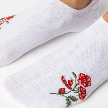 Stopki białe w kwiaty