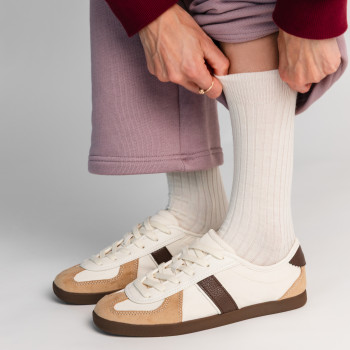 Skarpetki bezuciskowe z wełny merynosów ecru