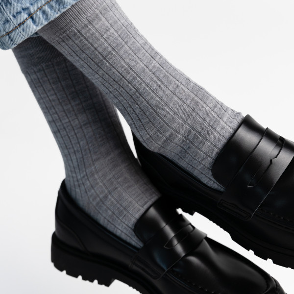 Skarpetki bezuciskowe z wełny merynosów szare