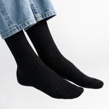 Skarpetki bezuciskowe z wełny merynosów grafitowe