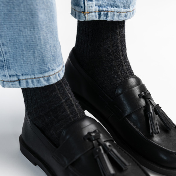 Skarpetki bezuciskowe z wełny merynosów grafitowe