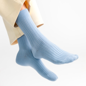 Skarpetki bezuciskowe z wełny merynosów błękitne
