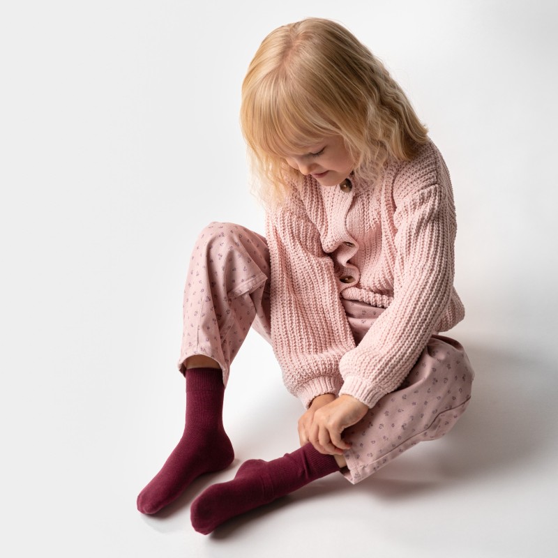 Bordowe skarpetki dziecięce z bawełny organicznej | rozmiary 20-34 Bordowe skarpetki dziecięce z bawełny organicznej | rozmiary 20-34