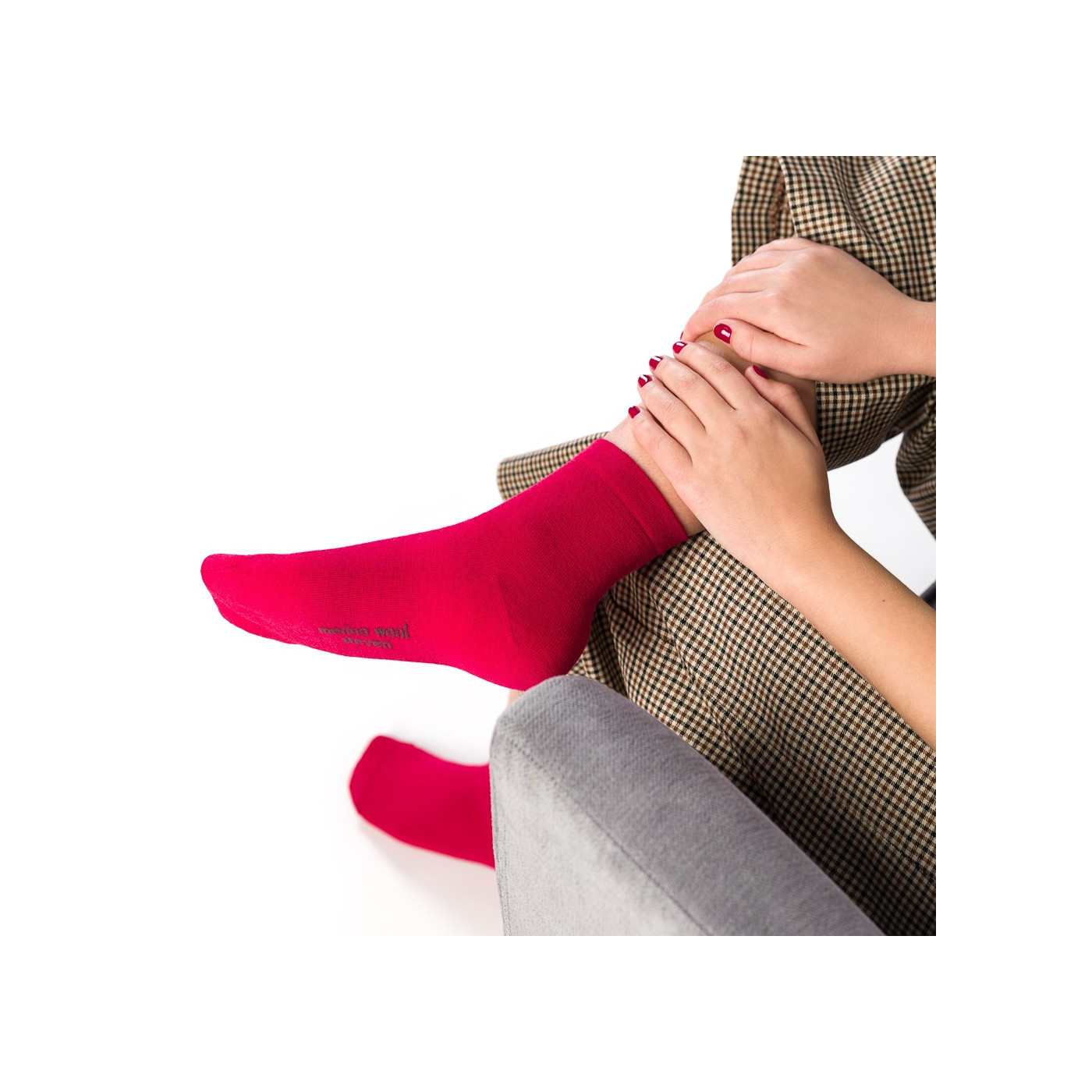 Skarpetki MERINO WOOL z wełny merynosa dla kobiet w kolorze CZERWONYM